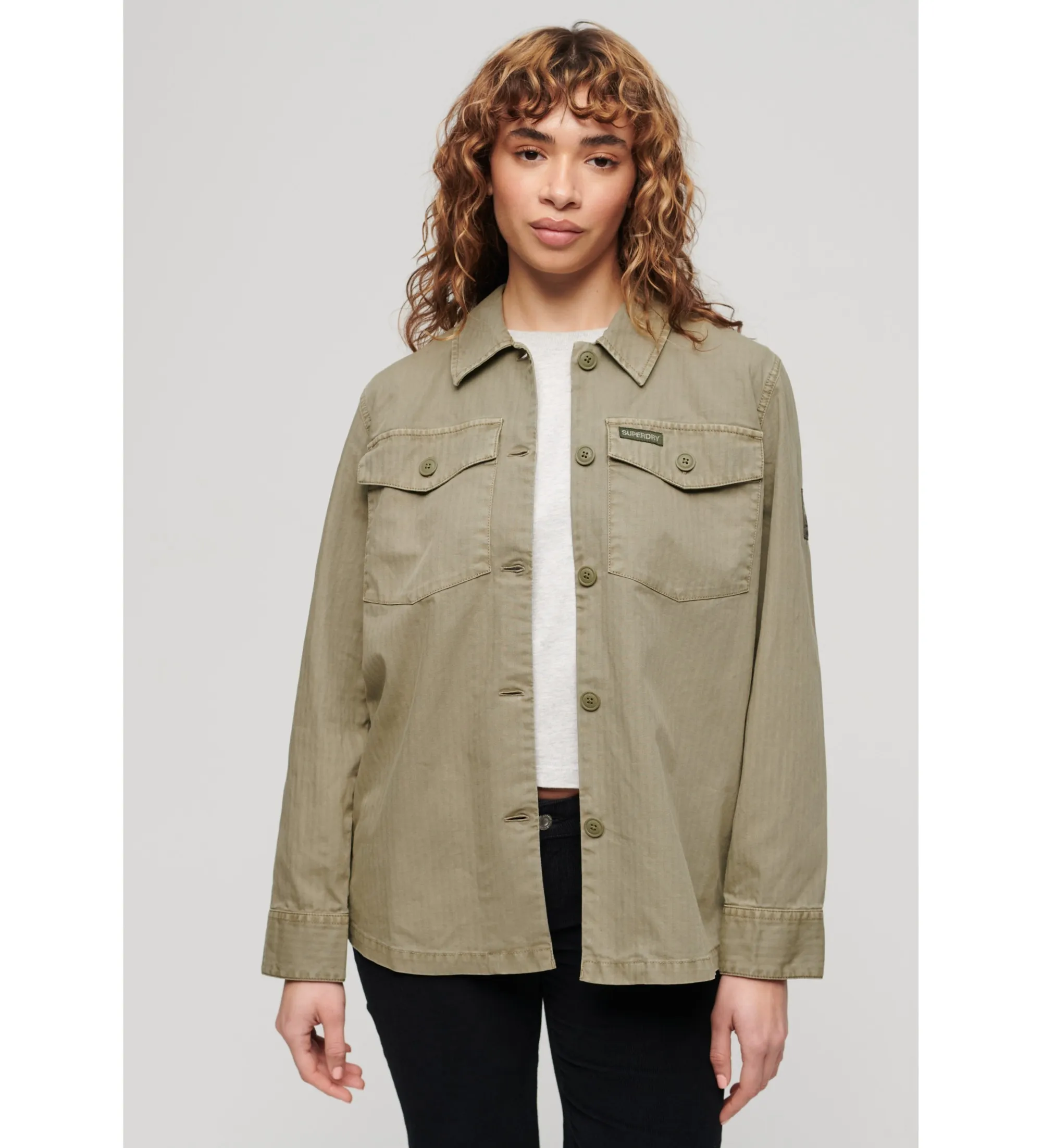 Sobrecamisa militar marrón verdoso