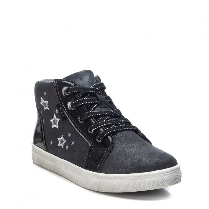 Zapatos abotinados Xti negros y grises con estrellas plateadas